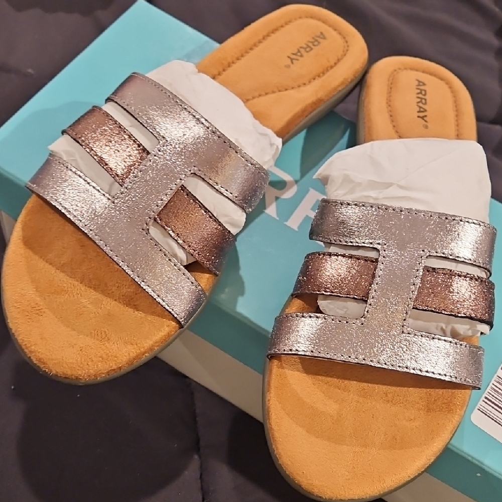 Array Women's Sandals in Metallic Silver and Bronze